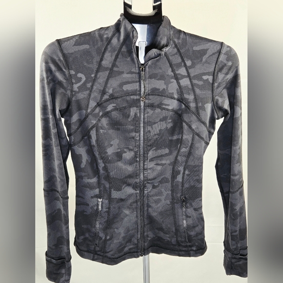 Lululemon Define Nulu Incognito Athleisure Camo Jacket, Size 6 - Picture 2 of 5